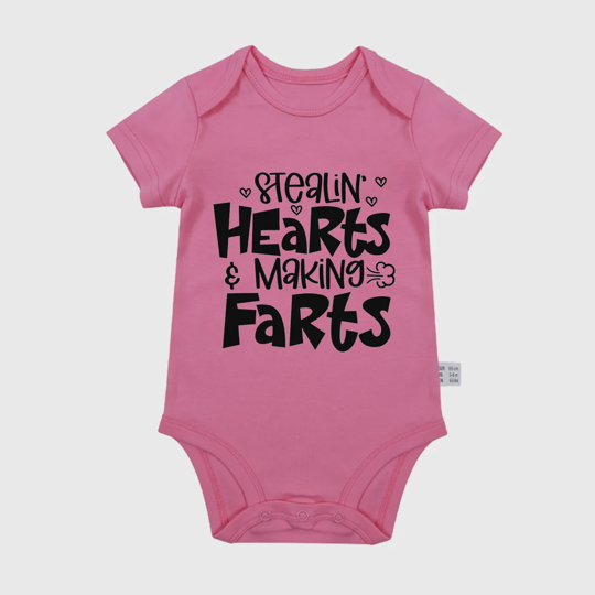 【0M-24M】Adorable Baby Bodysuit With Fun "Stealin' Hearts & Making Farts" Print