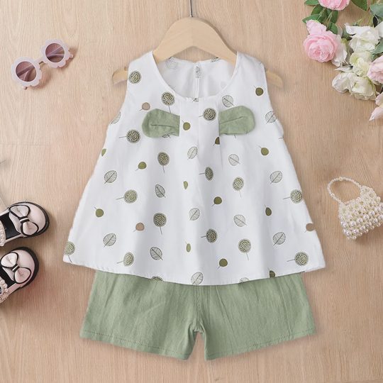 【12M-5Y】Girl Sweet Leaves Print Sleeveless Top And Shorts Set - 34626