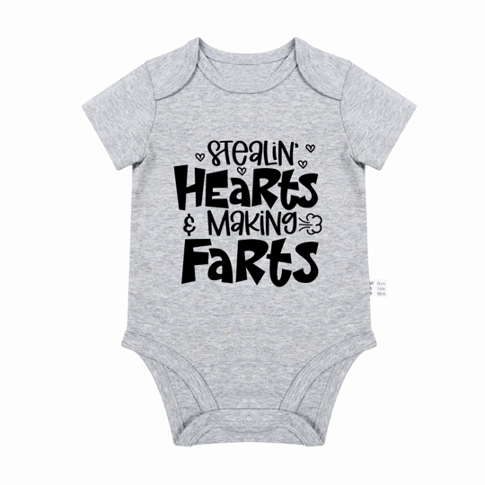 【0M-24M】Adorable Baby Bodysuit With Fun "Stealin' Hearts & Making Farts" Print